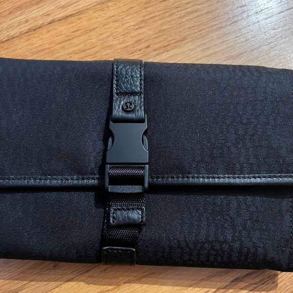 Lululeman Large Travel Clutch - Picture 7 of 16